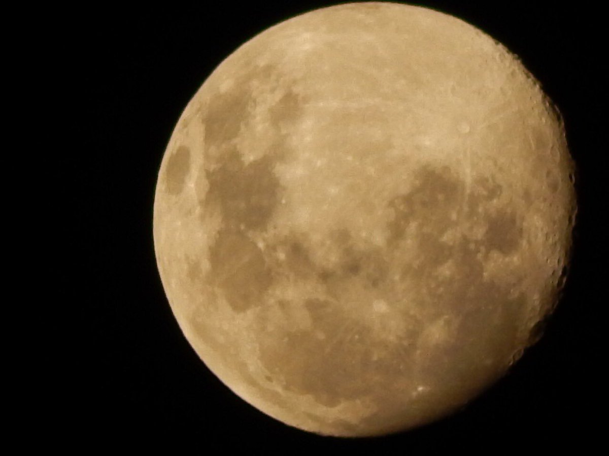rafateyy's tweet photo. manooo tá surreal 🌖
#moon #classica #olhemalua #nofilter https://t.co/uA4DZLzkKQ