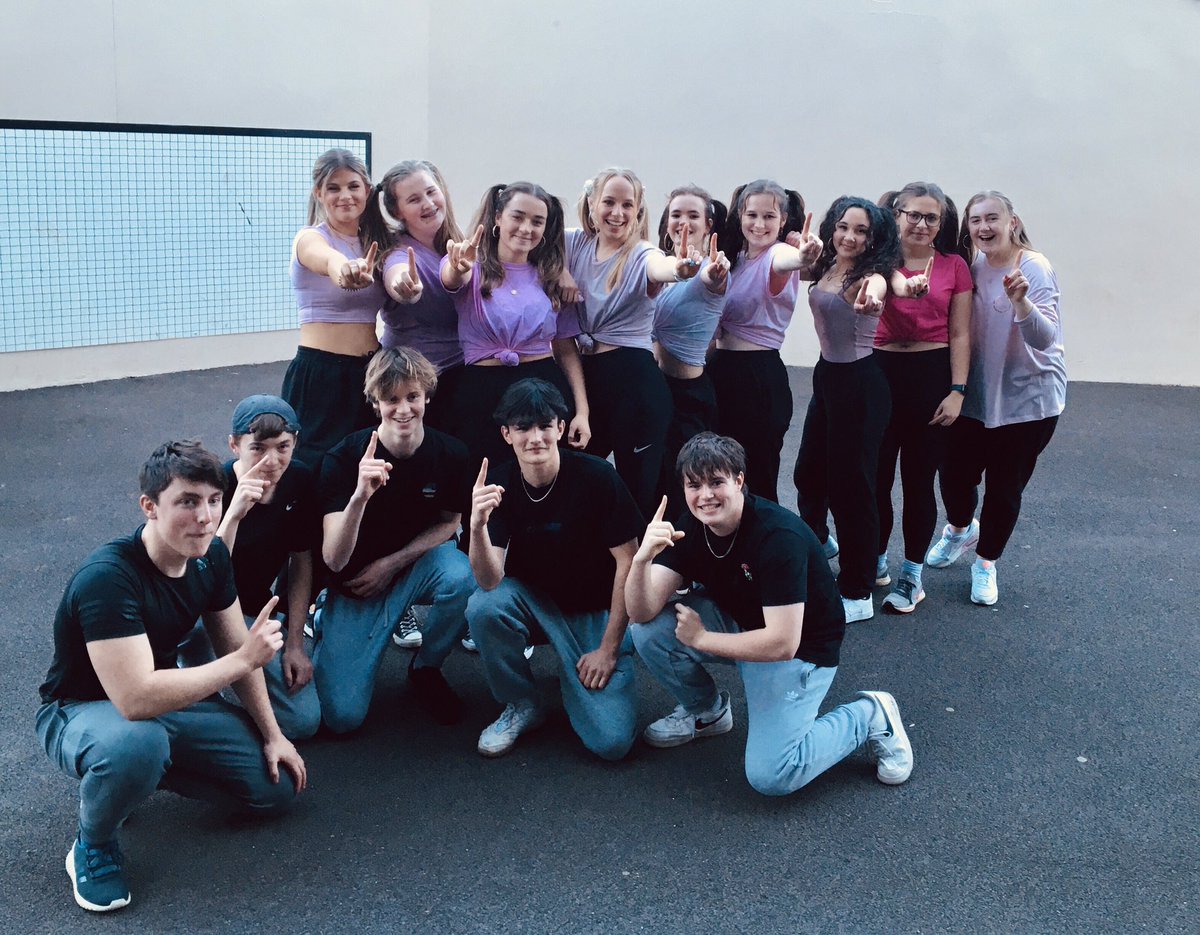 How good were these tonight?!! 

Winners of senior #HouseDance 👏🏼👏🏼

Congratulations to all who performed - you were amazing!

#ShortsPride 🦁