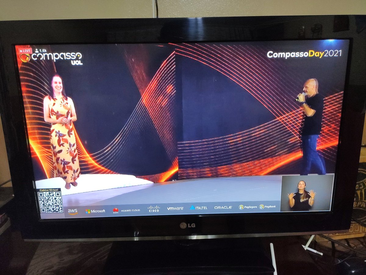 joaodos3v's tweet photo. Que evento, @compassouol! 🪐 Vamos juntos 🙏🏻🙌🏻 Dreams bigger, always #CompassoDay2021 #CompassoUOL https://t.co/LSZpbKiT8j