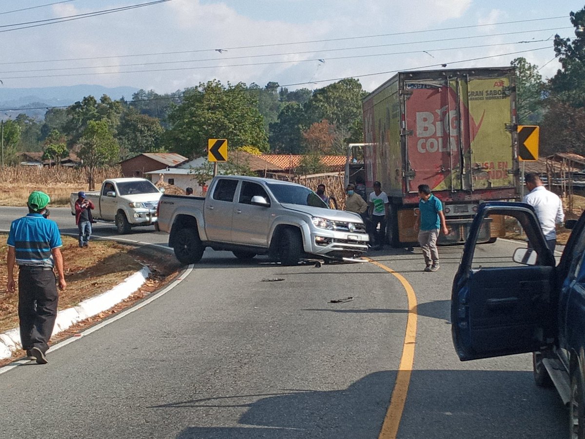 corderoquiche's tweet photo. Vehículo choca con camión en Km. 154 Lemoa, Santa Cruz del Quiché, paso bloqueado, únicamente daños materiales. https://t.co/JyA9k0r5SX