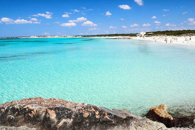 vientoaparente's tweet photo. Vacaciones diferentes con #vientoaparente 
 Quien nunca imagino unas vacaciones en estas aguas turquesas, arena blanca y no salir de este entorno . #verano #vacaciones #rentboat #vacaciones #turismofamiliar #turismonautico #verano #alquilerbarcos #alquilarbarcos https://t.co/16KMlH8bkR