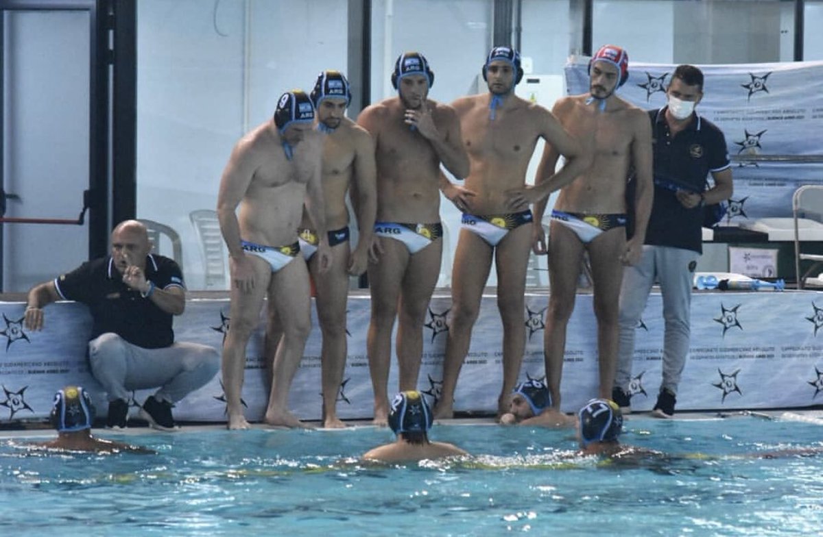waterpoloargen1's tweet photo. ENORMES YACARES!
Tremendo triunfo de Argentina 9-7 sobre Brasil para terminar en lo más alto de esta fase y acercarse cada vez más al podio Sudamericano! https://t.co/wNe1J7J1DZ