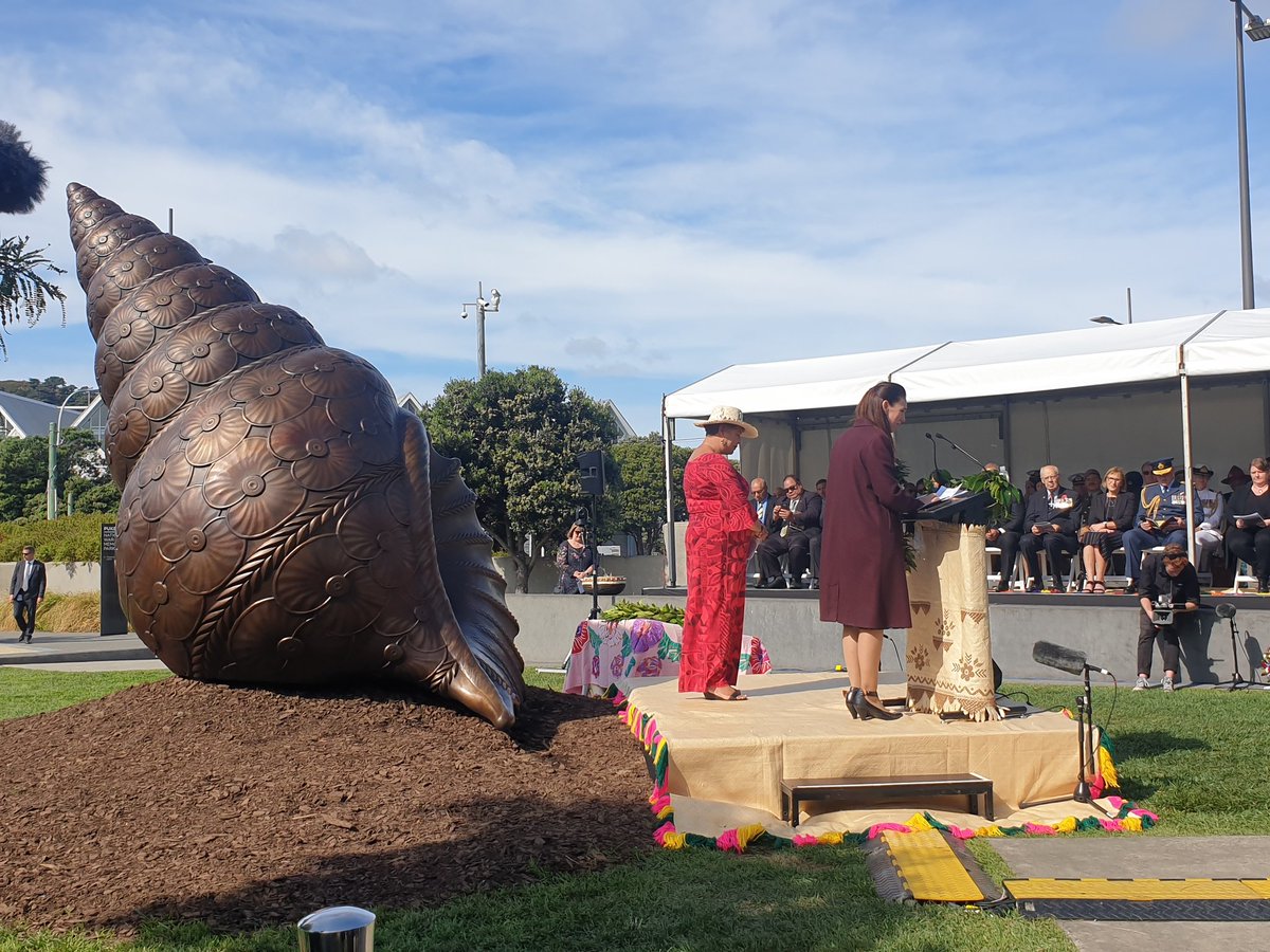 531pi's tweet photo. NZ PM @jacindaardern at the Pacific Islands Memorial - Te Reo
Hotunui o te Moana Nui Akiwa
Pukeahu National Memorial. #pukeahu #pacific #warmemorial https://t.co/hahfHZOj7s