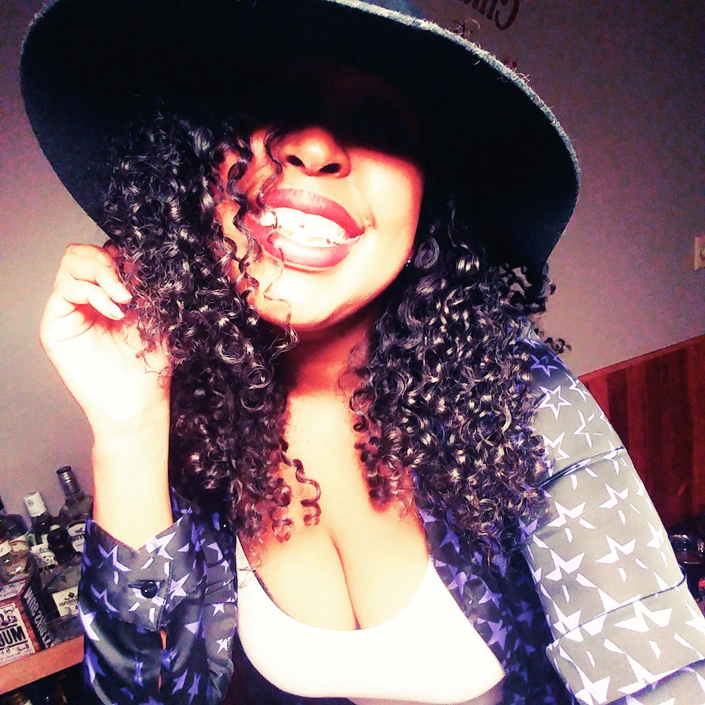 HaniIsSoBlocked's tweet photo. Bih thinks she CUTE...it's me I'm Bihs
#FlashbackFriday #imissgettingcute #missgoingout https://t.co/lPhG7x43rA