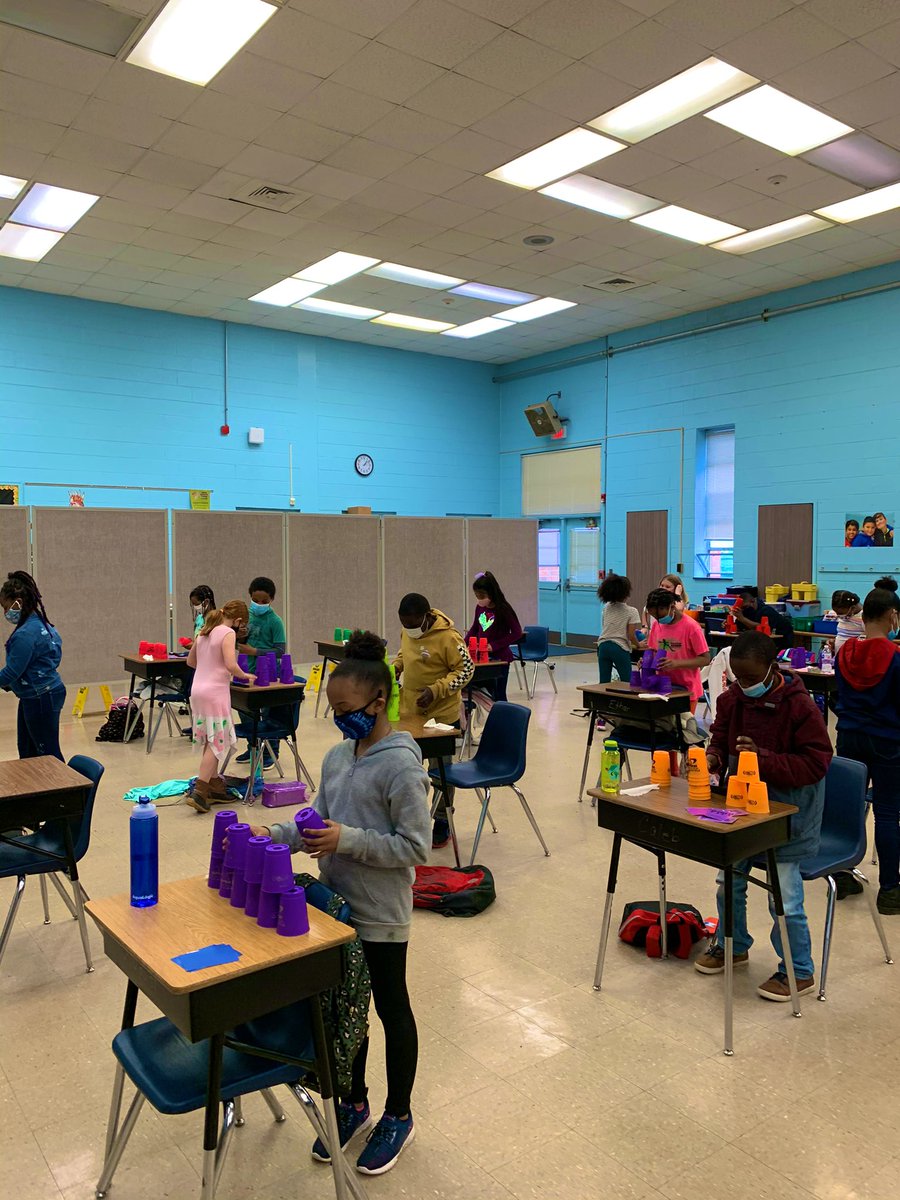 Sport stacking was another back up plan for our rainy days. Students love to beat their time, battle one another, or get creative in freestyle mode!  <a href="/MoreheadStars/">Morehead Elementary School Stars</a> @PEfowlerRocks10 <a href="/judyfowler/">Judy A. Fowler, Ph.D.</a> <a href="/GCShealthandpe/">GCS Health and PE</a>
