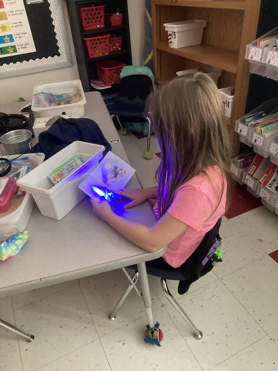 Storytellers153's tweet photo. Finally back to Flashlight Friday and read to self. Glad to be back 5 days a week with my kindergarten students. @GuffeyElem https://t.co/Nm7csUnvhi