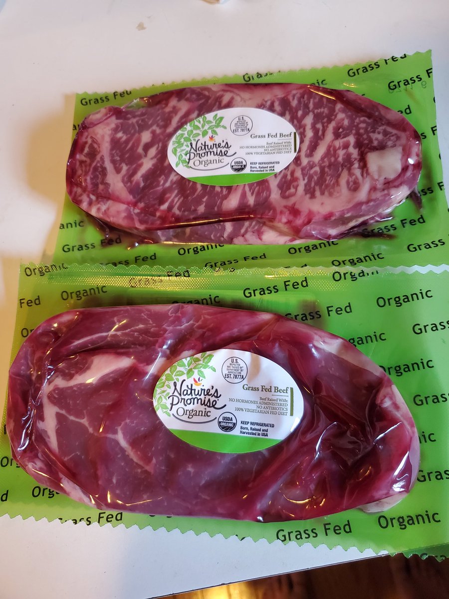 New dinner tradition...

Chest and/or shoulder day = New York Strip &amp; Ribeye 🥩🥩