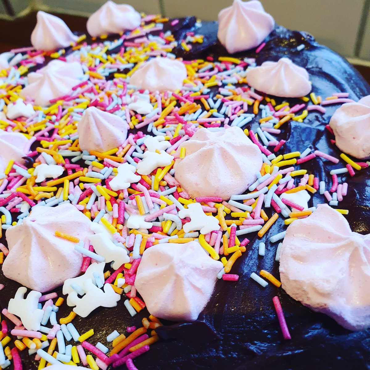 CM_Kerley's tweet photo. If I spent less time reading, rereading and baking from the many @Nigella_Lawson books, I'd have more time for getting back into marathon readiness after a year out.
But I wouldn't have so many pictures of happy kids and badly decorated sprinkle overdosed cakes. #cakewin https://t.co/o0wlRWoz5Q