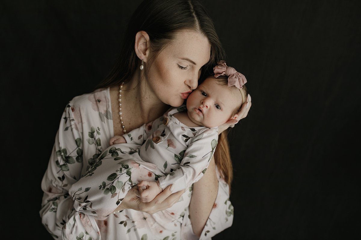 AndreaAshNews's tweet photo. I'm baaaack!!! It was my first week after welcoming my sweet baby girl to this crazy world.

Now taking requests.
What #COVID19 data do you want me to dive into? What issues need to be investigated? #postbaby #backtowork https://t.co/Q5Fyo2WsrH