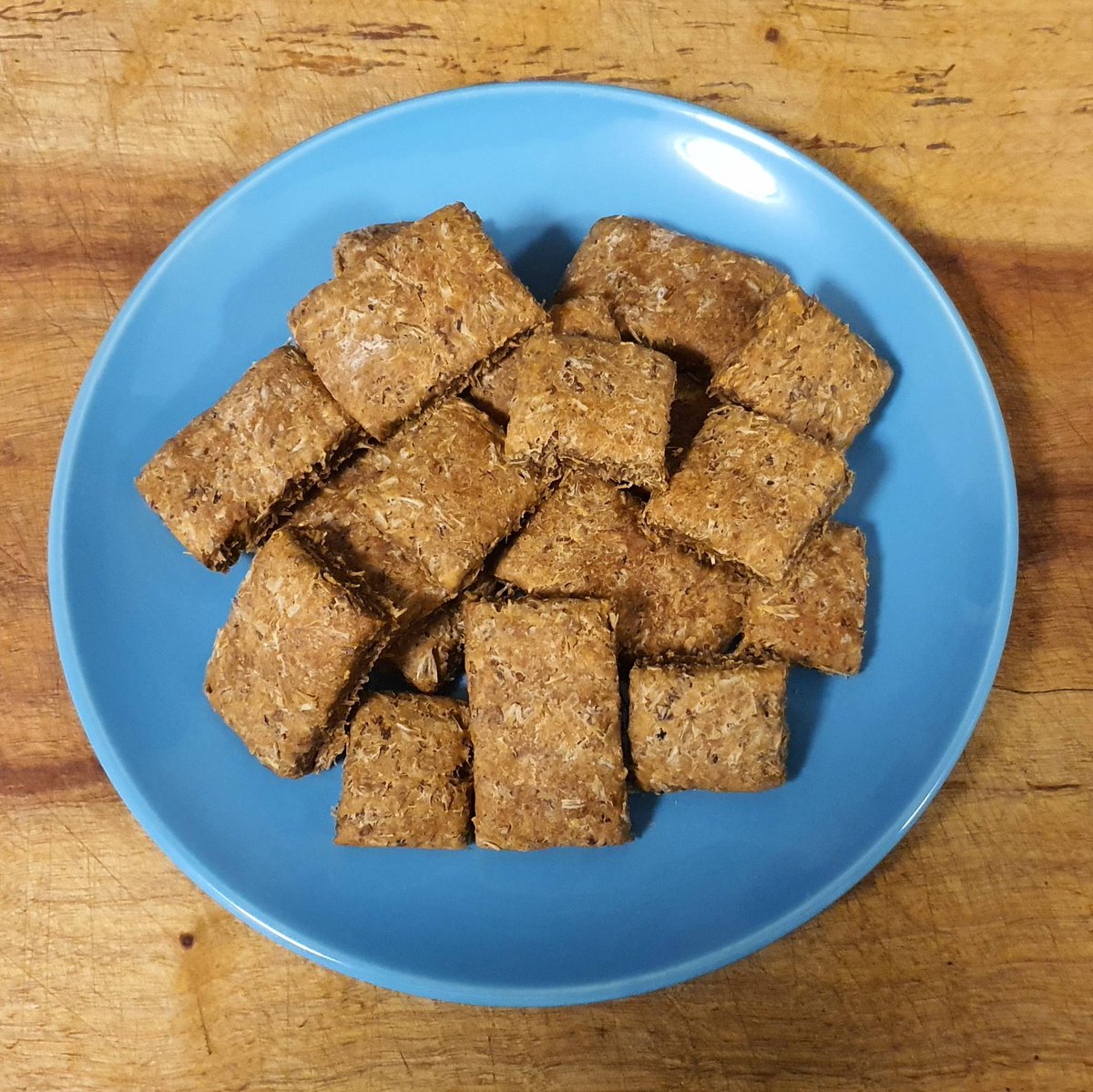 nicholaswiseman's tweet photo. #Homemade spent grain dog biscuits, this time with banana and peanut butter!

#brewing #homebrew #brewdogs #cooking https://t.co/e7POmdemUL