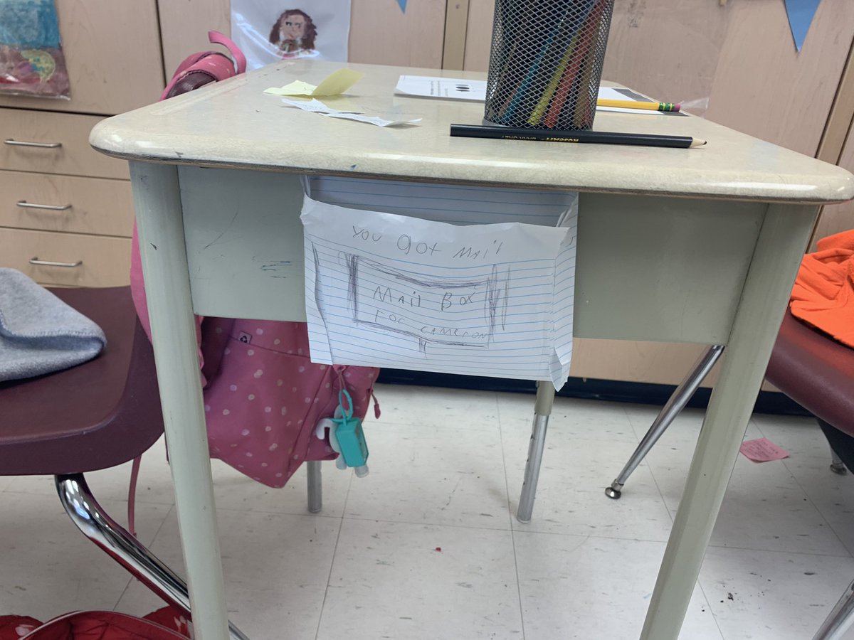 Ms_Italiano's tweet photo. This week we made mailboxes to send each other weekly messages to keep the spirits up #positivity 🥰💌 https://t.co/kF6npdTqTW