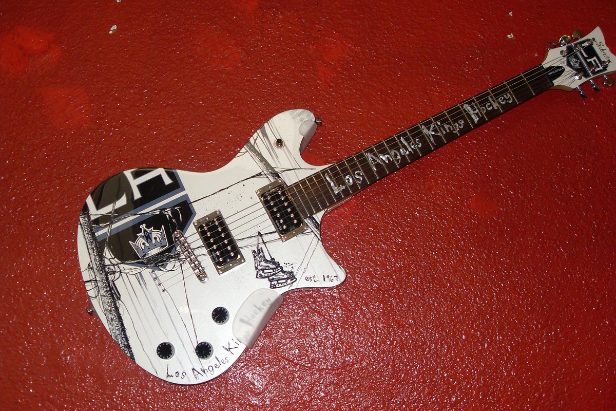 Who is going to jam out this weekend?!

#musician #itsfriday #weekendmood #custom #myguitar #oneofakind #kings #LAKings #mount #installation #music #specialorder