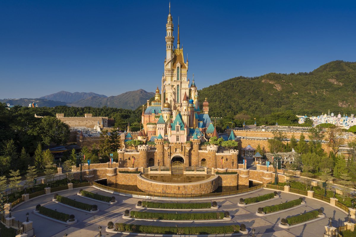 DisneyParks's tweet photo. Hong Kong Disneyland's Castle of Magical Dreams is an “architectural vision of diversity.” #WomenBehindtheMagic from Imagineering discuss building a castle that reflects powerful women in our evolving &amp; diverse world in this @CNN interview w/ @elissavetam: https://t.co/sVynYYPevq https://t.co/mJ91lyXv3X