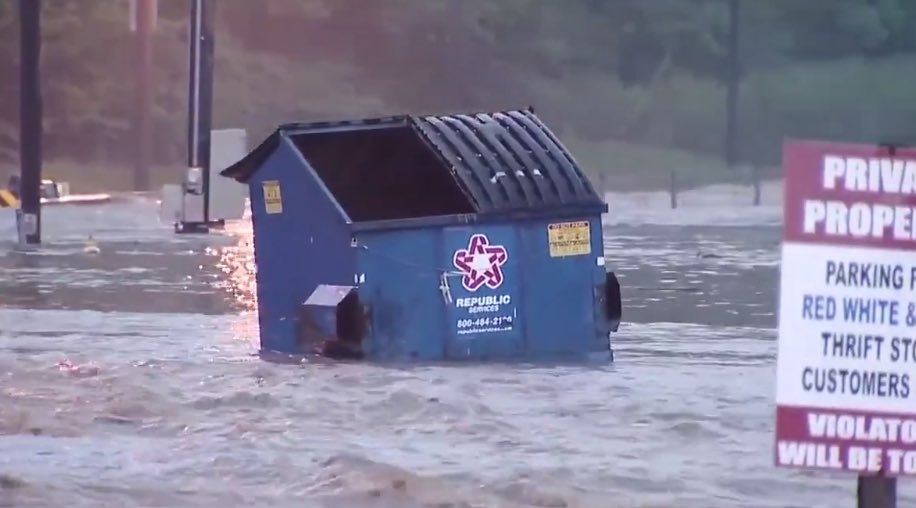 xanabon's tweet photo. adding street porta potty to the pittsburgh hall of fame https://t.co/tQApuxZAAz