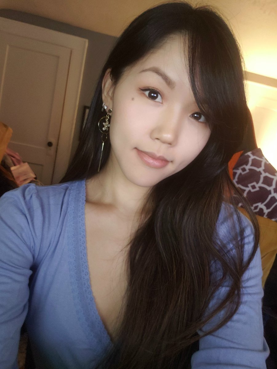 Not the best photo but I'm 29 today and hope I never age 🥰