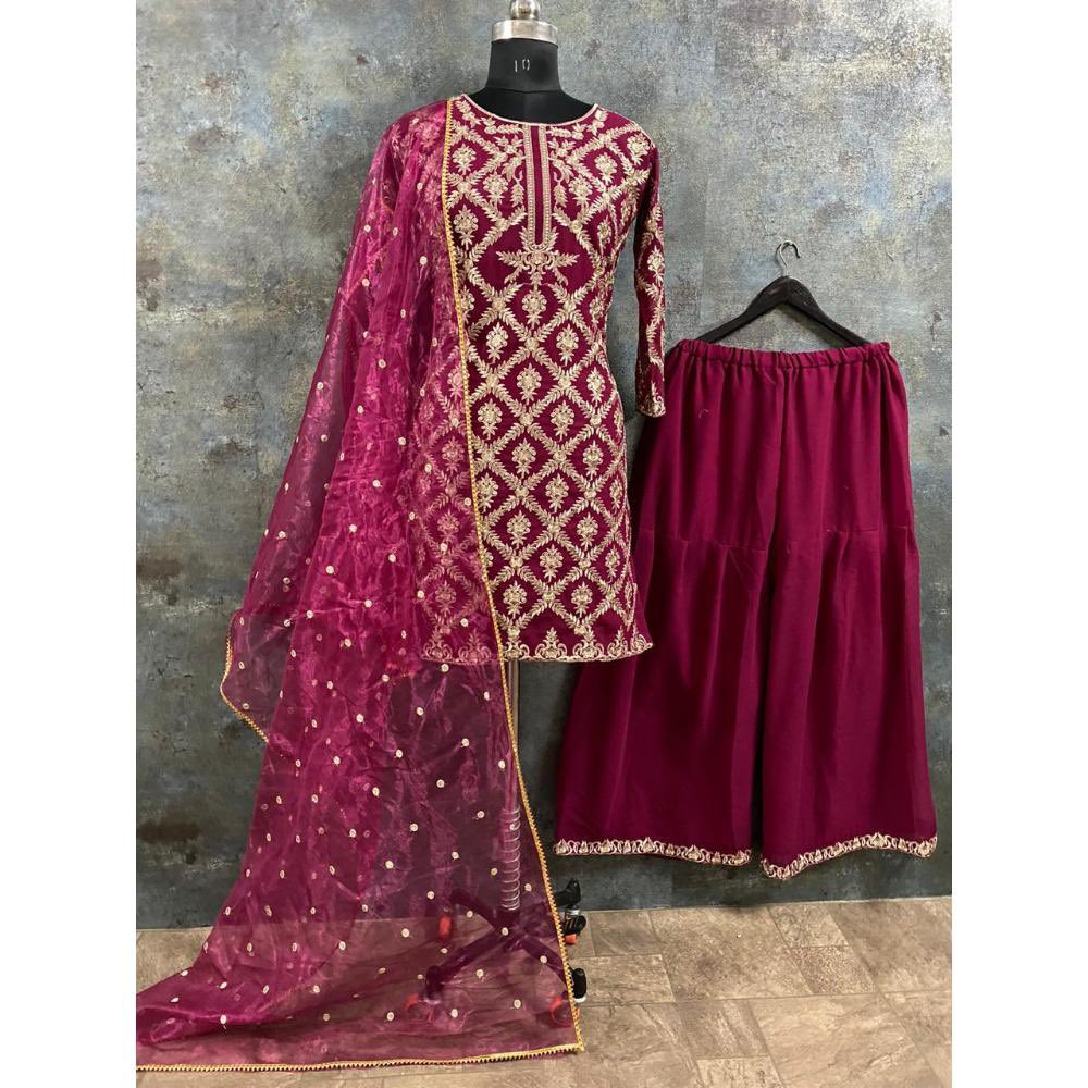 ClickncollectC's tweet photo. Prices from AED 100. Now you can buy akshaonlineboutique fashion lines from   Clickncollect 🙌. 

#desifashion #desi 

https://t.co/LPLk1n6gtN https://t.co/aQbAu6YBHK