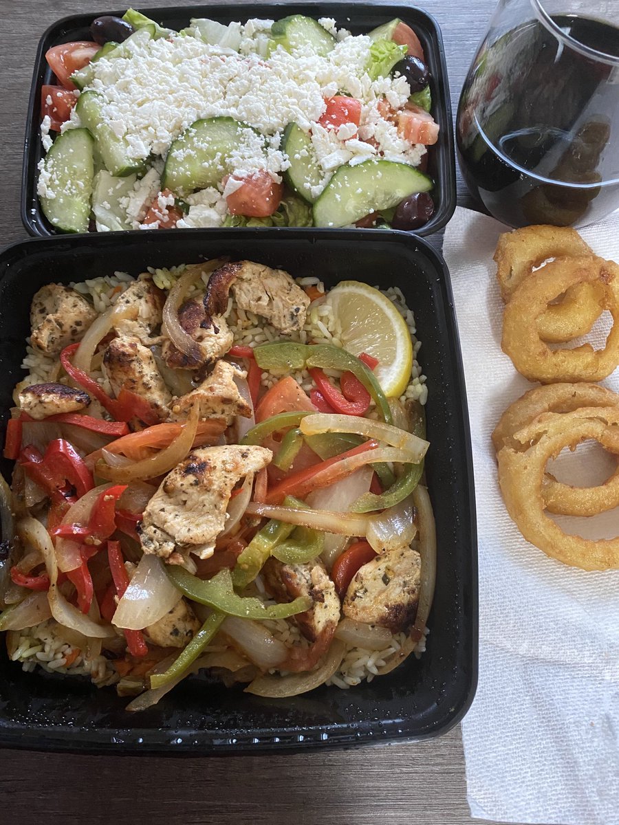 mikev527's tweet image. Soooo Good ! #Wimpys 
#ChickenShish kebab  with sautéed onions and peppers #GreekSalad #OnionRings 
#Cheers