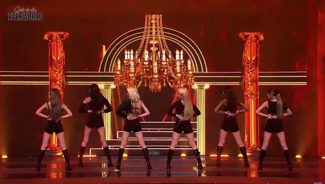 BPINKLATINO's tweet photo. EVERGLOW realizó un homenaje a las canciones más populares del K-pop por girl groups en la KCON el día de hoy, y presentaron 'KILL THIS LOVE' de BLACKPINK.💖

Cr: @GEverworld 

@BLACKPINK #BLACKPINK #블랙핑크 https://t.co/LzP1zfGeEn