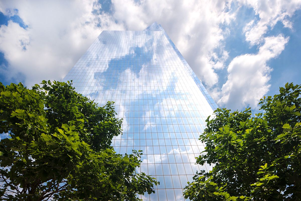 4WTC's tweet photo. We swear, there's a building up there somewhere! 🌆
On spring days like today, the glass on the façade of 4 World Trade really helps this 978-foot-tall tower blend in!
#MyWTC #4WTC https://t.co/9rwCbBt6Xy