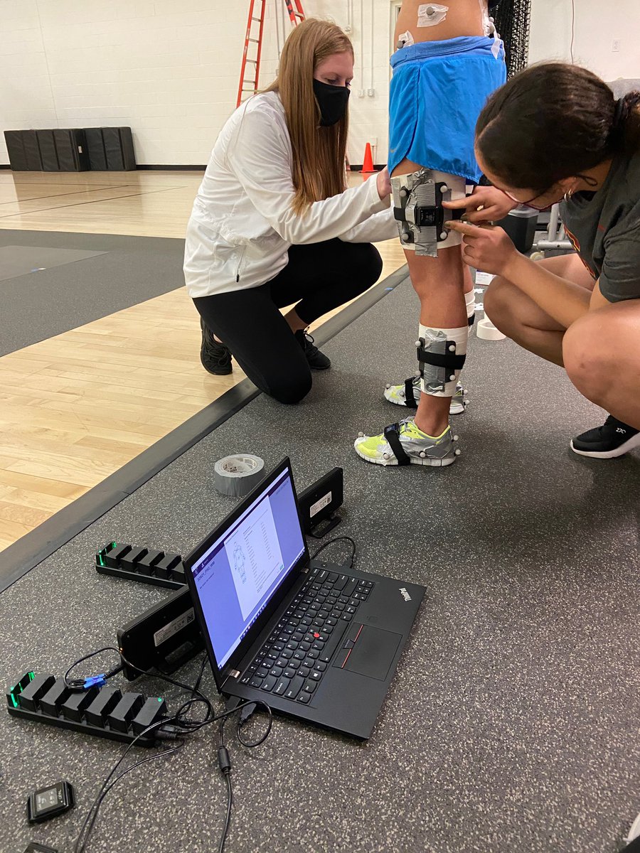 USCSportsSci's tweet photo. @Shannon_Rock_MS, @jasminstrong_ and @ali_zeitelhack putting in some time at @meyersportLA for their #techinsports course. They are working on validating the APDM #wearabletechnology against the #goldstandard of 3D motion capture. #uscsportssci #sportsscience #usc https://t.co/LwhtrRvwAc