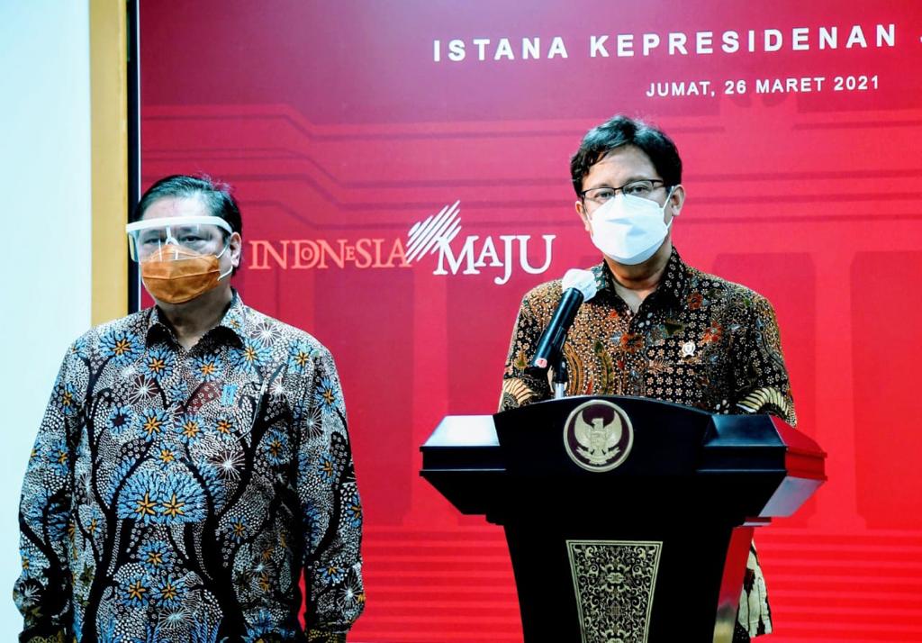 Menkes Budi Gunadi, mengajak seluruh pihak untuk tetap disiplin menerapkan Prokes meski telah memperoleh penyuntikan dua dosis vaksin C19. Disiplin menjalankan prokes akan mengurangi risiko terpapar C19, dari varian baru virus korona. 
<a href="/jokowi/">Joko Widodo</a> <a href="/pelajar_tawakal/">MAMET SAPUTRA</a> <a href="/itsnatnat7_/">Nat Nat</a>