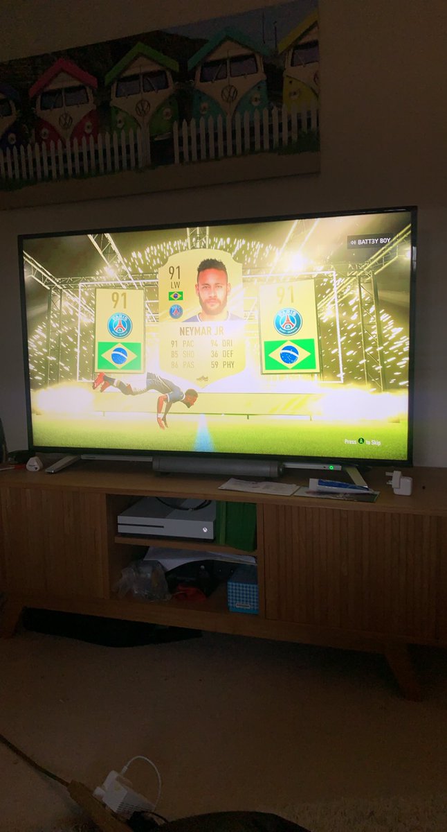 Jackmorris131's tweet photo. @MattHDGamer So I packed Neymar and I packed this straight after https://t.co/Omv9irGvQ0