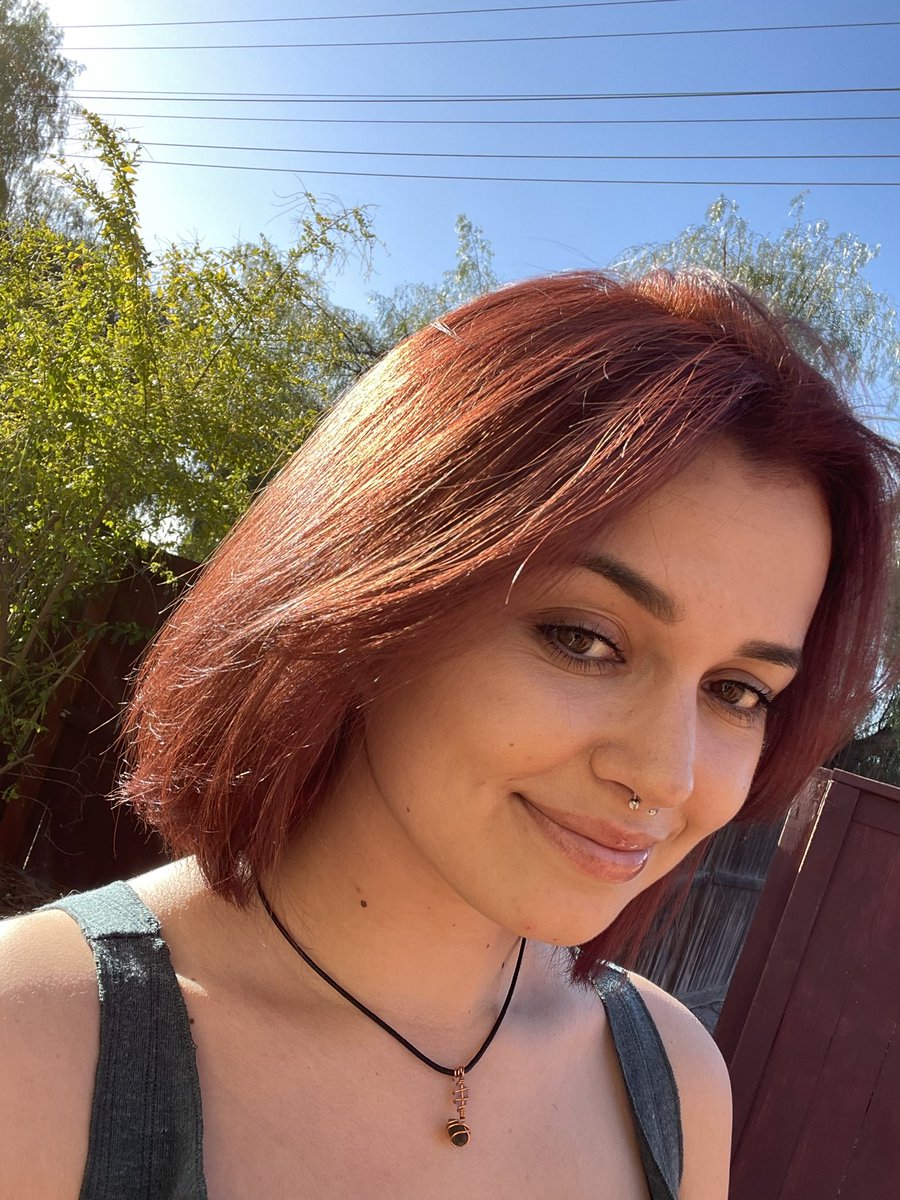 madirae0's tweet image. Cinnamon girl 🤎🤍