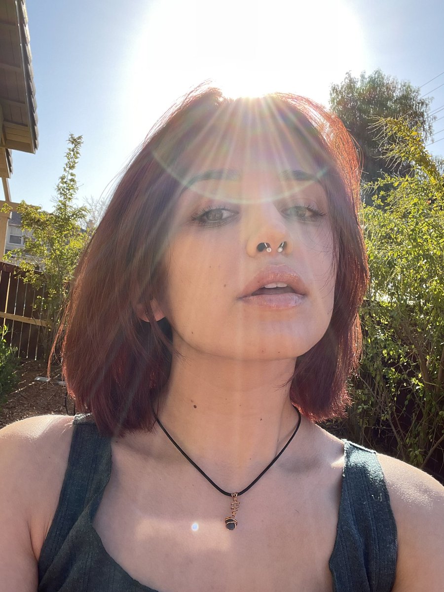 madirae0's tweet image. Cinnamon girl 🤎🤍