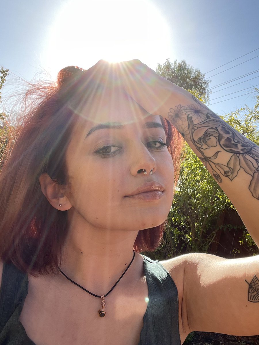 madirae0's tweet image. Cinnamon girl 🤎🤍