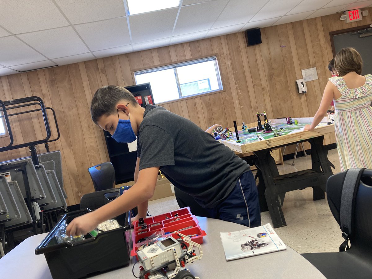 racheljpruett's tweet image. Working towards putting our individual robot missions together into one awesome run! Hard work pays off!! @ClearElementary @Crystal09495729 #fll2021 @JennineZZ