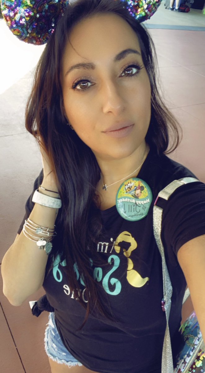 jillyjill0314's tweet photo. Missing the pre covid days, the days where I didn’t break out on my chin from wearing masks all day 🙄🙄 at least I was able to celebrate my 40th and then get shut down that same week.. #missingdisney #DisneyWorld #takemehome https://t.co/TghiNOOVb1
