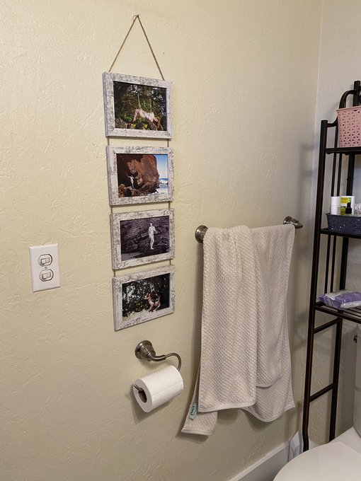 Where does one hang their own nudes in a house that the parents will visit often? In the bathroom ofc<a href="/tag/squirt"class="tags"><span>#squirt</span></a>