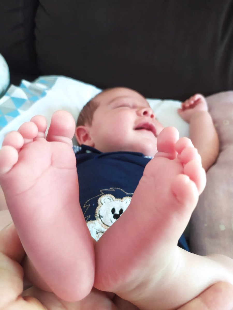 deividy_f's tweet photo. Pelo menos o pé e o nariz do pai veio 😊 amor do pai https://t.co/rpx2DrW6lF