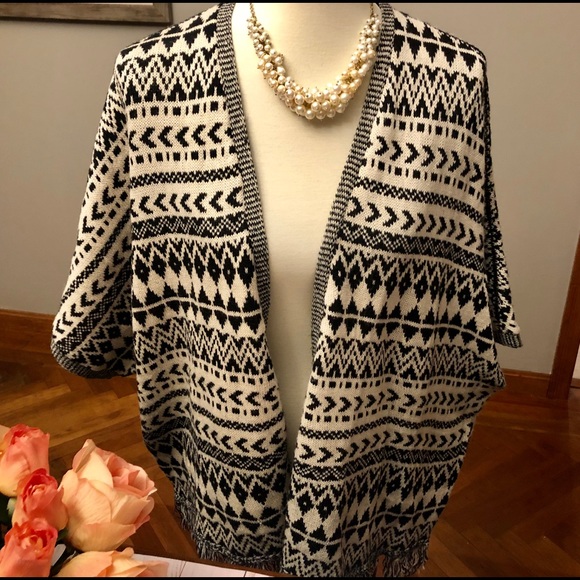 MaisonMikeva's tweet photo. So good I had to share! Check out all the items I'm loving on @Poshmarkapp from @FindsPosh @celesteshelley1 #poshmark #fashion #style #shopmycloset #lacey #absolutelyfamous #victoriajones: https://t.co/ZB0fUDyqjG https://t.co/XbgsmXY74e