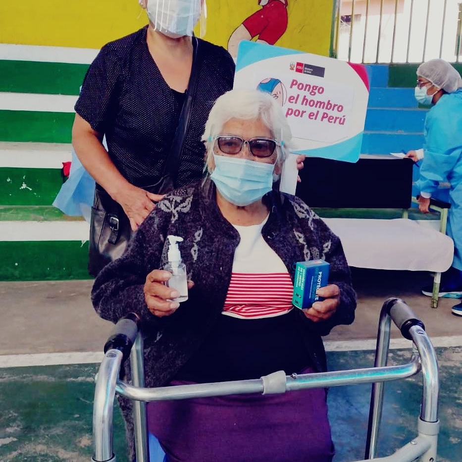 polemica_y's tweet photo. #Arequipa SEGUNDO DÍA DE VACUNACIÓN CONTRA EL CORONAVIRUS.

SABADO 27
De 8:30 a. m. a 1:00 p. m.

Cerro Colorado -  Centro de Salud Zamácola.
Paucarpata - Complejo Deportivo 15 de agosto.

Residir en el distrito.
Tener 80 años o más.
Afiliado a SIS y sin seguro.
Portar su DNI. https://t.co/nkJ347PMQI