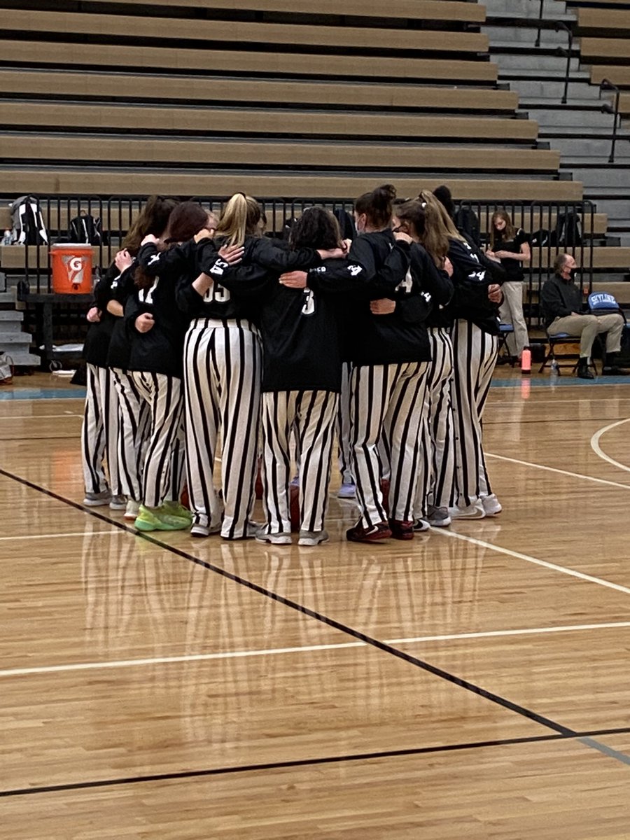 BeEast_GirlsBB's tweet photo. What a fight but we came up short-so proud of these girls! Way to play with pride, class and sportsmanship Lady Cougars! We love you!! 🖤🏀🖤🏀🖤 #youareamazing #BeEast @SLEStudentSec @SouthLyonEastHS https://t.co/L8rCALZ7Rw