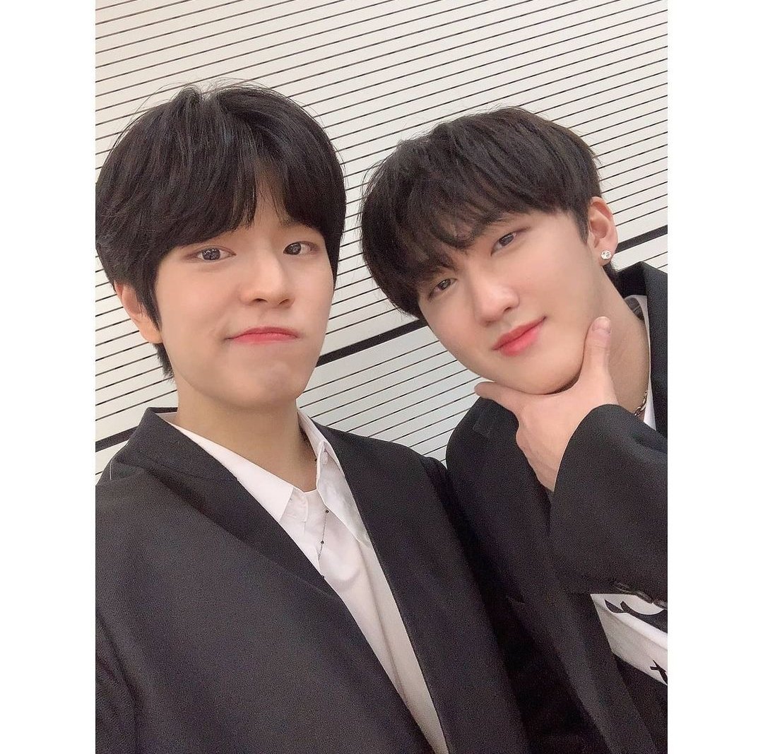 seungsung + seungbin what if seungbinsung selca next? 👀🥺

#승민 #창빈 #한 #승빈성 #스트레이키즈 #SEUNGMIN #CHANGBIN #HAN #SEUNGBINSUNG #StrayKids <a href="/Stray_Kids/">Stray Kids</a>