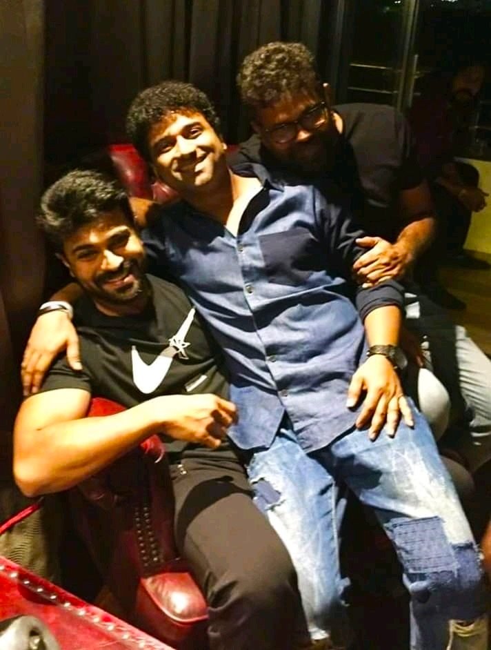 DSPofficialTeam's tweet photo. SUPER DUPER Happiest MUSICAL Birthday Wishes 2 Our #MegaPowerStar @AlwaysRamCharan SIR🎶🎂

On Behalf of #RockStar @ThisIsDSP Sir &amp; All d #DSPians 🤗💕

Wishing All d BLOCKBUSTER Success 4 Ur #RRRMovie, #Acharya &amp; #RC15 🙌👍

&amp;

Eagerly Waiting 4 Ur COMBO🔥🤗🙏

#HBDRamCharan https://t.co/UaJqRbA1Dr