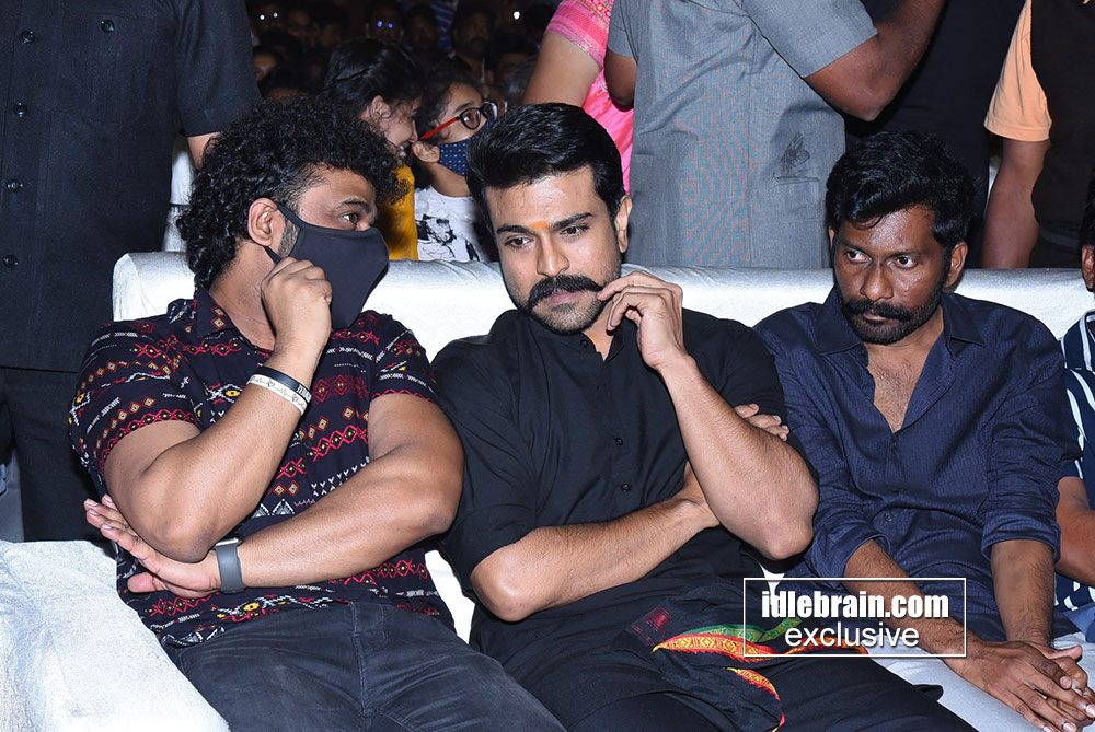 DSPofficialTeam's tweet photo. SUPER DUPER Happiest MUSICAL Birthday Wishes 2 Our #MegaPowerStar @AlwaysRamCharan SIR🎶🎂

On Behalf of #RockStar @ThisIsDSP Sir &amp; All d #DSPians 🤗💕

Wishing All d BLOCKBUSTER Success 4 Ur #RRRMovie, #Acharya &amp; #RC15 🙌👍

&amp;

Eagerly Waiting 4 Ur COMBO🔥🤗🙏

#HBDRamCharan https://t.co/UaJqRbA1Dr