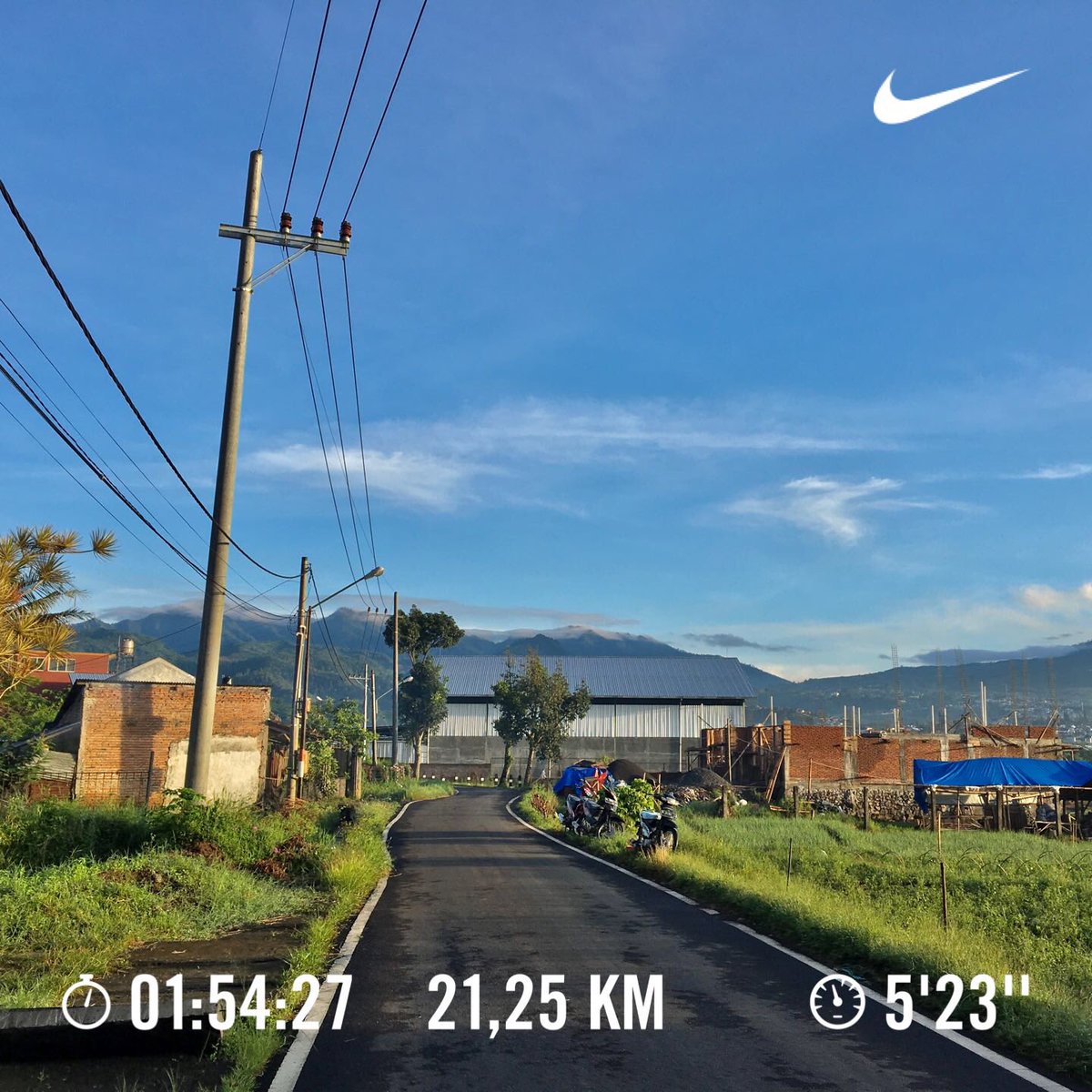 AzizSan44's tweet photo. Donβt bored with your morning routine, even itβs hard because you will have same track.
Just do it
#JustDoit #NRCid #NikeRunningClub #TeamSwosh #NikeRunners #BatuRunners #MemelRunners https://t.co/KYgcq3gxfT