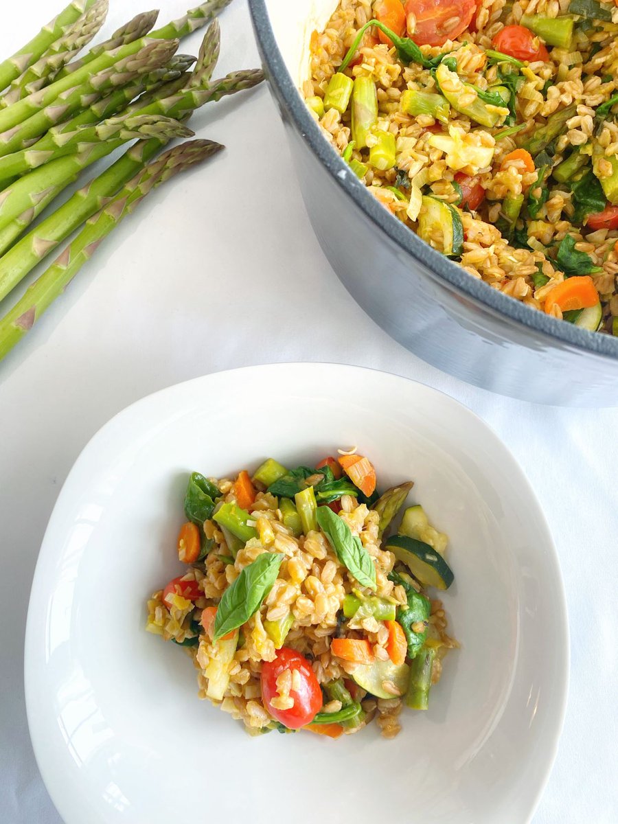 NutritionJordan's tweet photo. I created this spring vegetable farro primavera recipe as a project for my practicum. All the flavors of pasta primavera packed into a vegetable-packed, whole grain, vegan dish. Perfect for spring! #plantbased https://t.co/noV4iqVqGD
