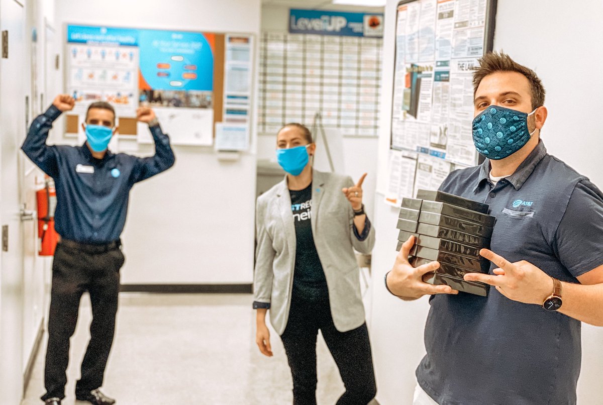 Andrew assisting his business client get connected to the Nations Best 5G Network <a href="/ATT/">AT&T</a> #OneFLA

The Turkey Lake Team is all about business and quality #TheLakeShow
 
#TeamMAGIC #ReynSupreme 👑 #FLAwless 💎 #LifeatATT