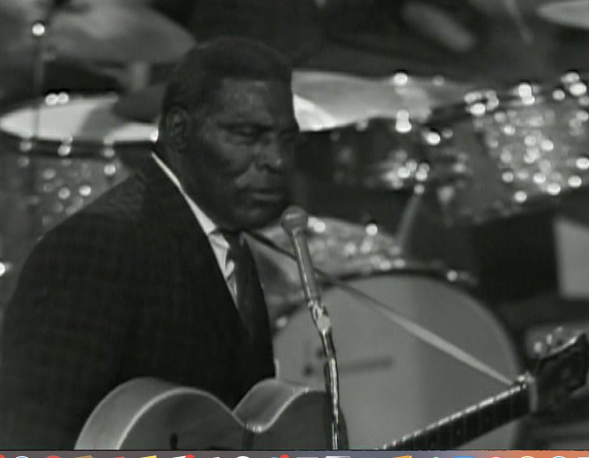 SusanSheller's tweet photo. Howlin' #Blues #lenniejonesgallery #howlinwolf https://t.co/kJbDkHHF9k