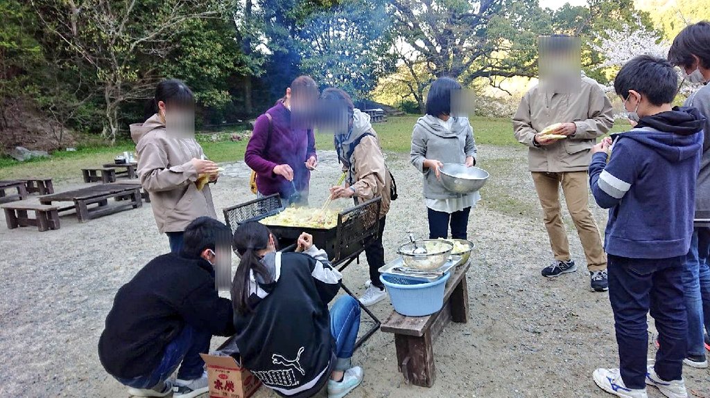 JL55289441's tweet photo. 3/25,26はJLC(中央区)の一泊研修でした。
ウォークラリーやレクリエーション、野外炊飯を行いました。
新しく新中学1年生も参加していたのですが、ジュニアリーダーになりたい！と言ってくれていた子もいたので来年度に期待！ですねw
来年度はどんな研修をしようか今からワクワクしますね♪ https://t.co/anEOf8KzXr