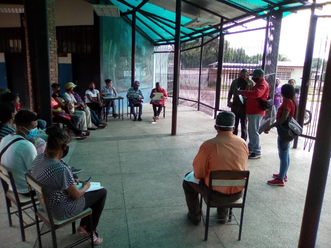 MRIDCH2's tweet photo. #25Marz2021 #MRIDCH Amazonas.Sec. General Andri Baldomero. Socialización de proyecto de ley de ciudades comunales en la comuna socialista Ayacucho, ubicado en la parroquia Luis Alberto Gomez. Presentes Director de Fundacomunal, Director del Ministerio de las Comunas... https://t.co/ZIpepl9O7e