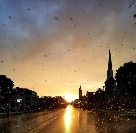 exploreclarion's tweet photo. Clarion County Photo of the Day: Evening in downtown Clarion. Submitted by Leana De Vore. https://t.co/NwhDJYfBqm