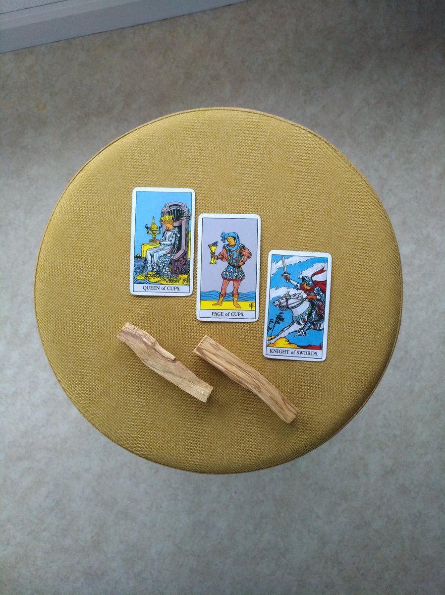 I_NeverQuit's tweet photo. Hi babes! 
Don't forget to follow me on #instagram at @tarotgardenn, if you like #tarot and #divination in general! ✨🌻 https://t.co/qvsCWeJUVs
