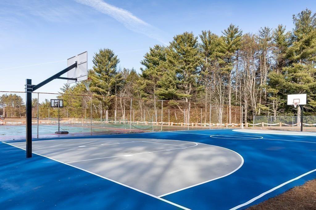 Scottheballer71's tweet photo. Basketball under the lights at Gilman Waite go live on May 1st 2021. They turn on automatically at dusk at turn off automatically at 930pm. These will run till October 31st 2021 then turn off for the winter. We ask that you exit the park when the lights turn off at 930. https://t.co/O5xULuyJT4
