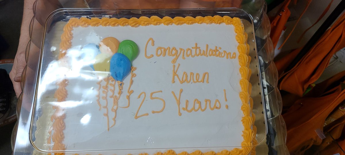 Penguingirl75's tweet photo. Congratulations Karen on your 25 years of service!!! We are lucky to have you on our team #teamg3. @OrangeLiving10 @KarenSelvey @jacki_mccord @nmc4me @misjudes https://t.co/b6JcPRsC1M