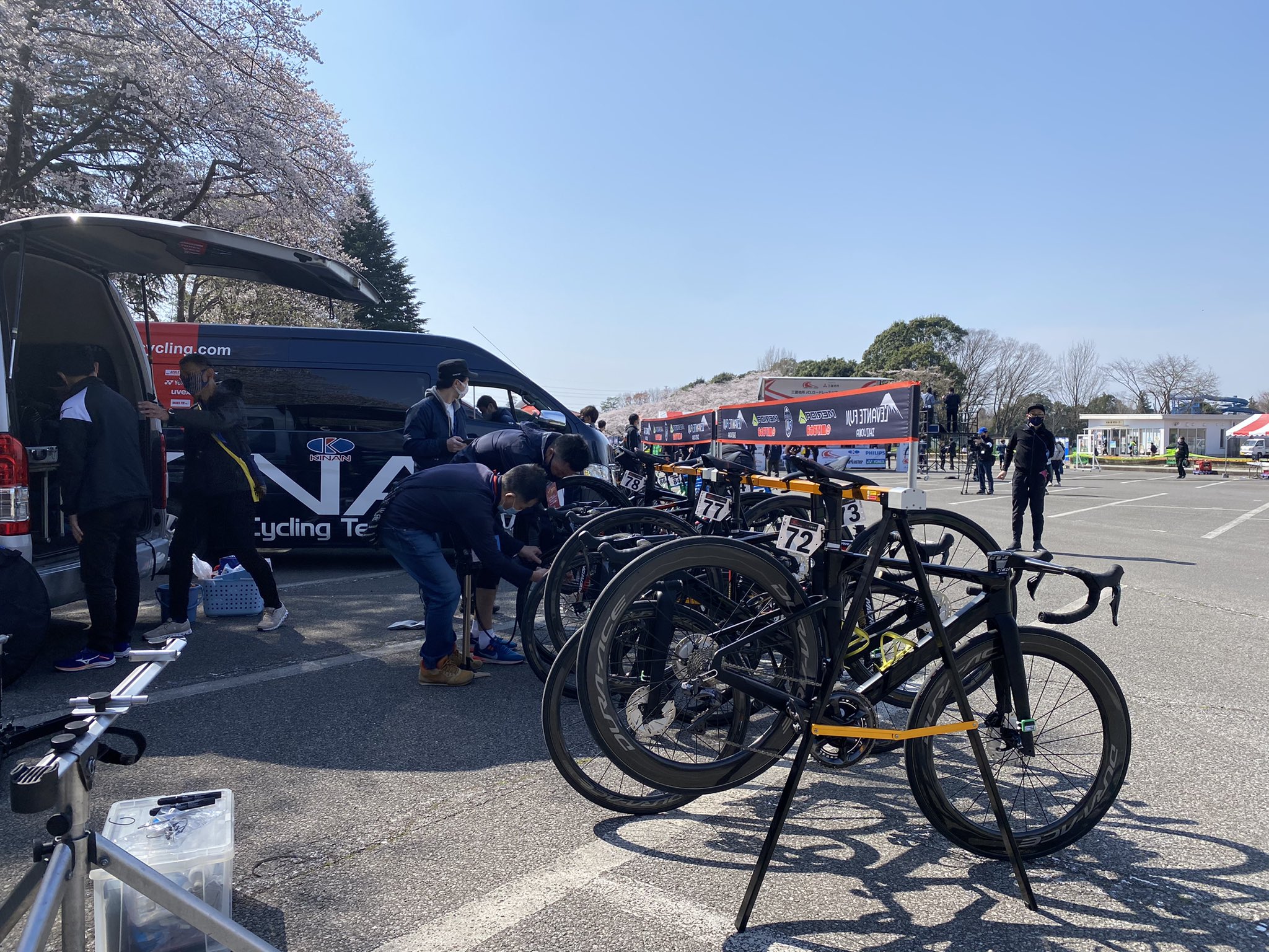 Jcl 4 16宇都宮で開幕 いよいよ自転車ロードレースの新リーグ ジャパンサイクルリーグ Jcl が開幕 三菱地所jclロードレースツアー21の第1戦 カンセキ真岡芳賀ロードレース大会 は本日11 15にレーススタート 10時より開幕セレモニーが